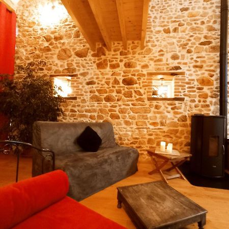 הוילה Saint-Angel  La Grange De Marie A St Angel - Magnifique Grange Renovee En Loft Pour 1 A 6 Pers מראה חיצוני תמונה