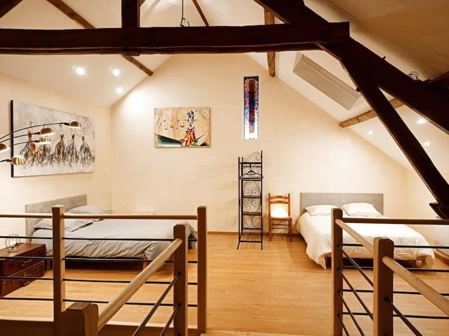 הוילה Saint-Angel  La Grange De Marie A St Angel - Magnifique Grange Renovee En Loft Pour 1 A 6 Pers מראה חיצוני תמונה