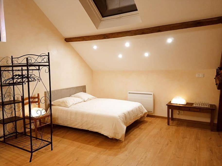 הוילה Saint-Angel  La Grange De Marie A St Angel - Magnifique Grange Renovee En Loft Pour 1 A 6 Pers מראה חיצוני תמונה