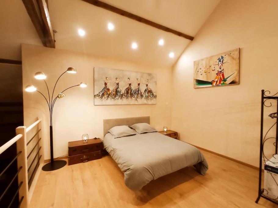 הוילה Saint-Angel  La Grange De Marie A St Angel - Magnifique Grange Renovee En Loft Pour 1 A 6 Pers מראה חיצוני תמונה