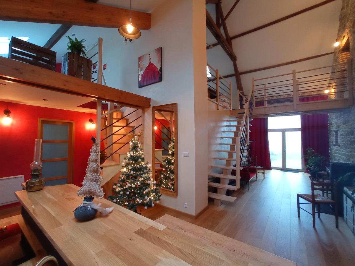 הוילה Saint-Angel  La Grange De Marie A St Angel - Magnifique Grange Renovee En Loft Pour 1 A 6 Pers מראה חיצוני תמונה