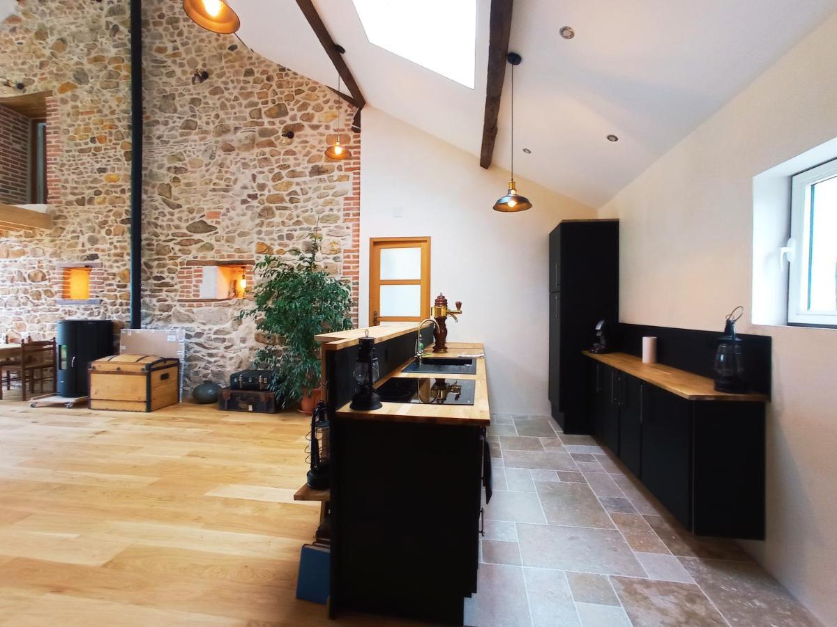 הוילה Saint-Angel  La Grange De Marie A St Angel - Magnifique Grange Renovee En Loft Pour 1 A 6 Pers מראה חיצוני תמונה