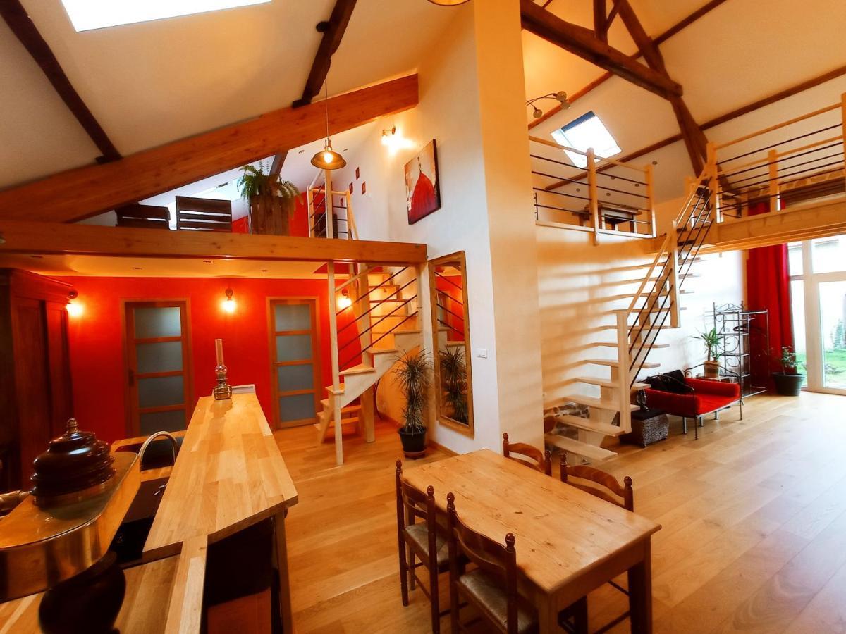 הוילה Saint-Angel  La Grange De Marie A St Angel - Magnifique Grange Renovee En Loft Pour 1 A 6 Pers מראה חיצוני תמונה