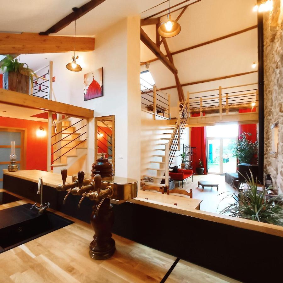 הוילה Saint-Angel  La Grange De Marie A St Angel - Magnifique Grange Renovee En Loft Pour 1 A 6 Pers מראה חיצוני תמונה