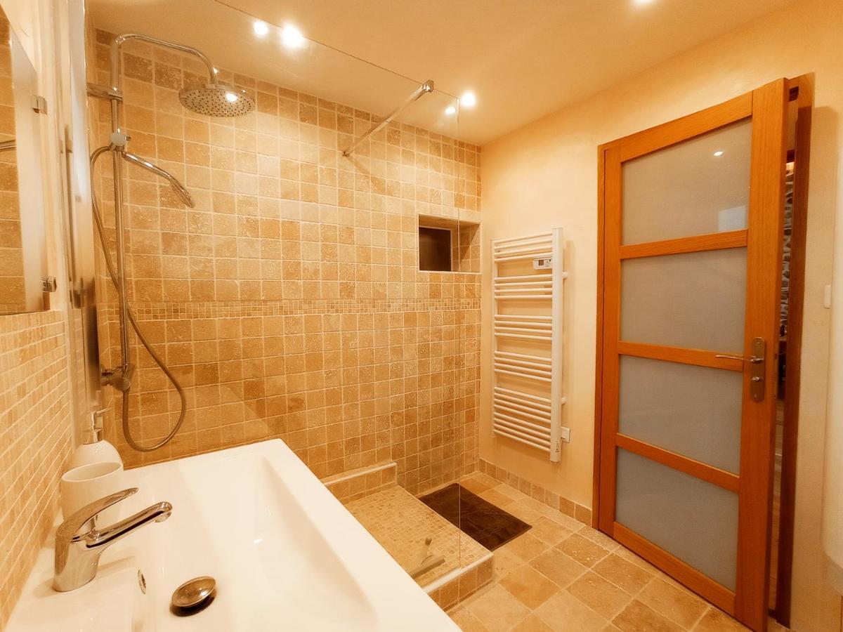הוילה Saint-Angel  La Grange De Marie A St Angel - Magnifique Grange Renovee En Loft Pour 1 A 6 Pers מראה חיצוני תמונה