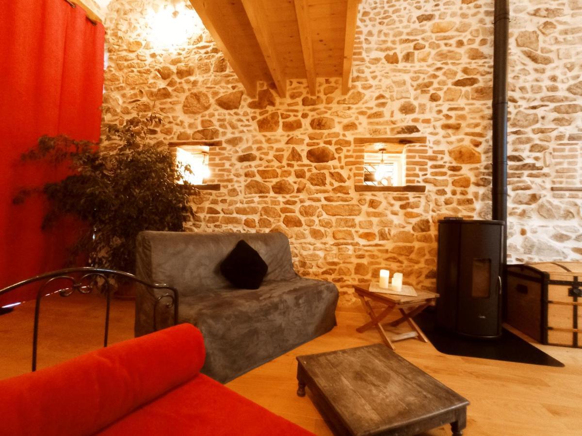 הוילה Saint-Angel  La Grange De Marie A St Angel - Magnifique Grange Renovee En Loft Pour 1 A 6 Pers מראה חיצוני תמונה